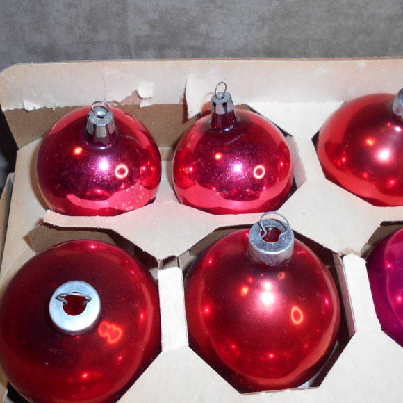 Vintage Essex Franke Co Red 2.25" 10 Glass Ball Ornaments - Picture 3 of 9